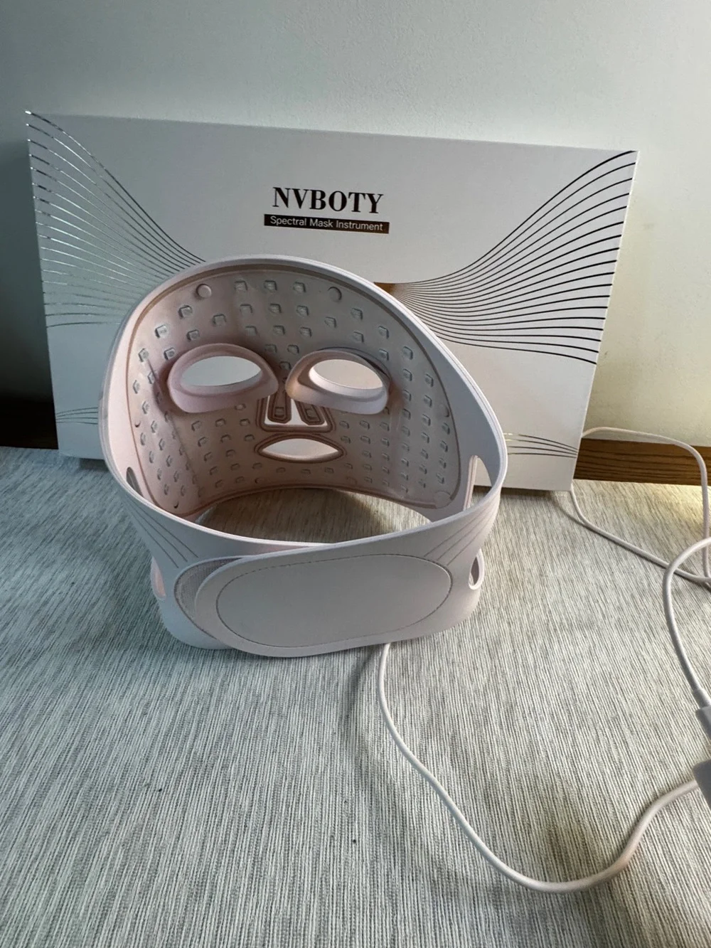 Red LED Facial Mask – Hands-Free Spectral Therapy